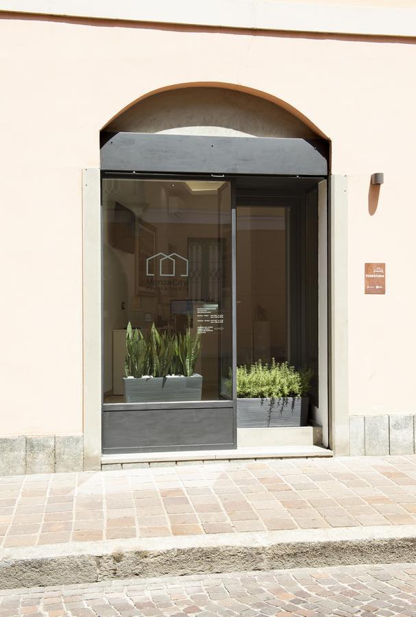 Monza City Rooms & Studios Exteriör bild